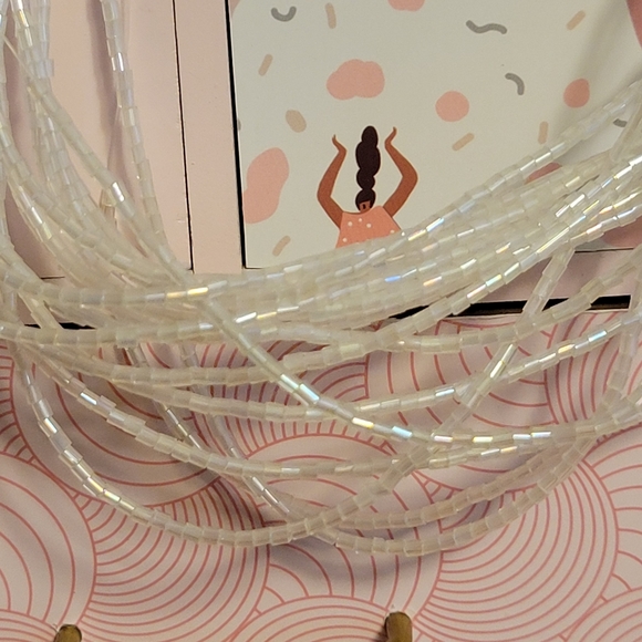 Iridescent bead necklace - Picture 5 of 5